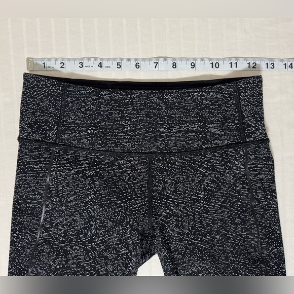 Lululemon Quick Pace Tight Leggings 7/8 Length Soundwave Black White Luxe Size 4 - Picture 8 of 12
